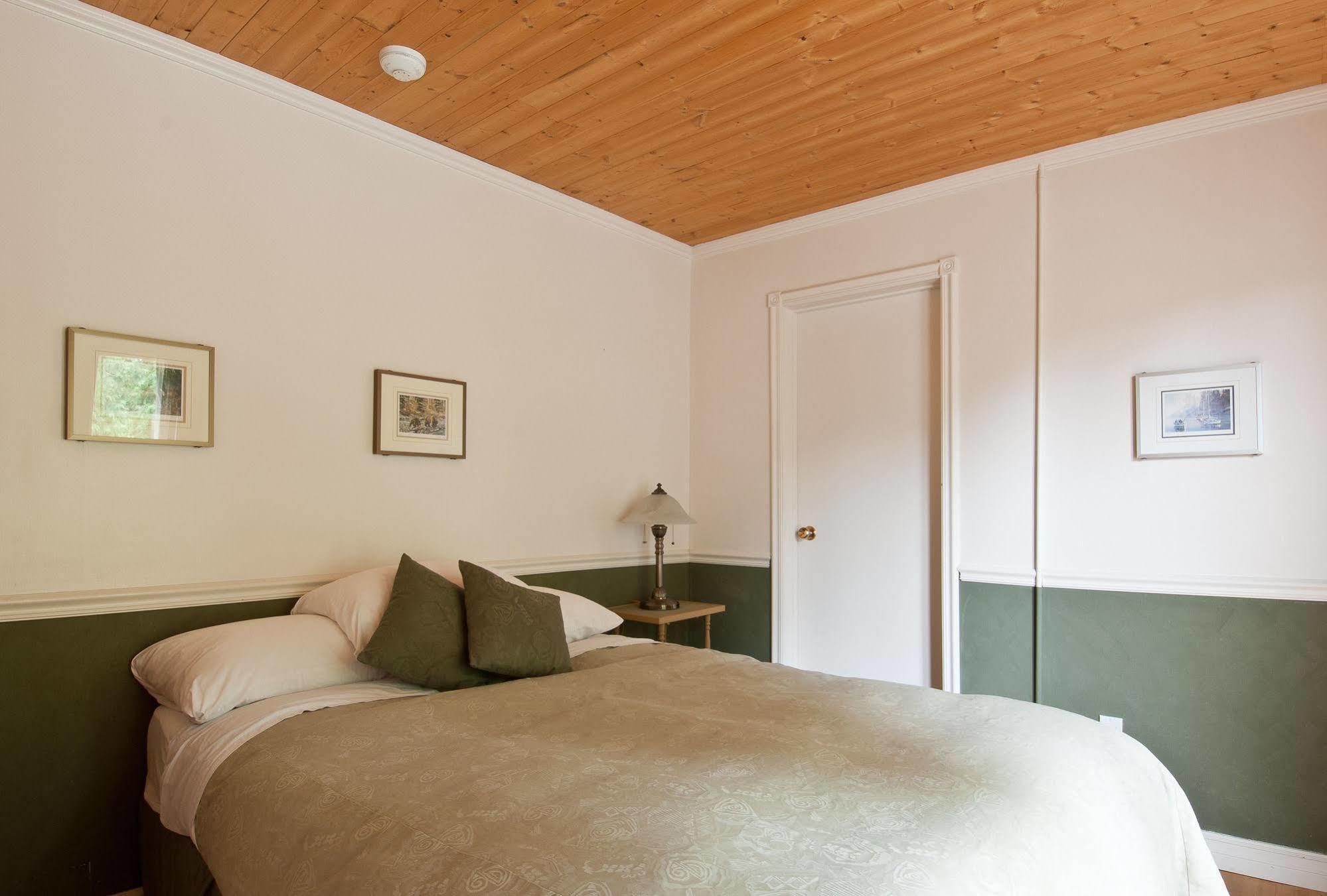 Heriot Bay Inn Ngoại thất bức ảnh